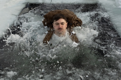 Cold plunges doen minder voor je hoofd dan TikTok belooft