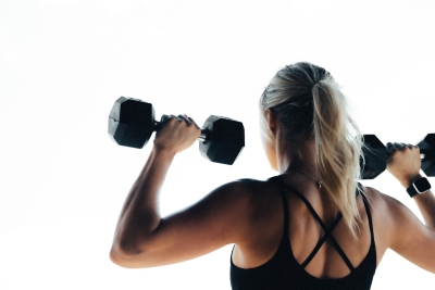 Twee keer krachttraining maakt je huid meetbaar dikker