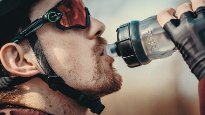 Je sportdrank vol elektrolyten helpt minder dan je denkt