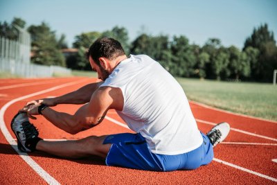 Lang rekken voor je training kost je kracht